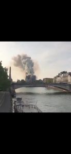 حريق هائل داخل كاتدرائية نوتردام في باريس