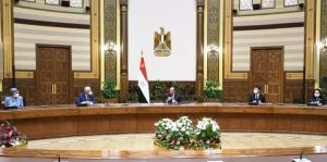 السيد الرئيس يجتمع بالخبراء اليابانيين المشرفين علي منظومة المدارس المصرية اليابانية