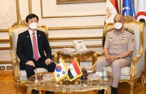 الفريق أول محمد زكى يلتقى وزير برنامج إدارة المشتريات الدفاعية لجمهورية كوريا الجنوبية