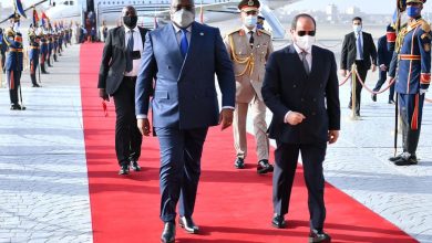 السيد الرئيس يستقبل بمطار القاهرة الرئيس فيليكس تشيسيكيدى، رئيس الكونغو