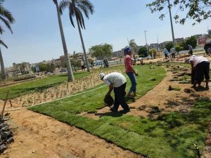 جهاز مدينة العبور ينفذ حملة جديدة لإزالة الإشغالات ويكثف أعمال تطوير الطرق والميادين بالمدينة