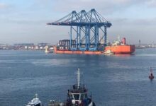 استقبل ميناء دمياط اليوم السفينة ( ZHEN HUA 15 ) تحمل على متنها 3 أوناش رصيف عملاقة